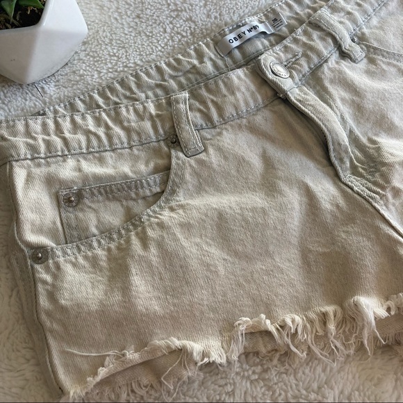 SOLD✨ RVCA • Cut-off Denim Shorts - Picture 3 of 7